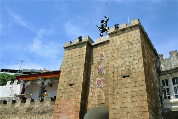 Zhongcheng Gate Side_no