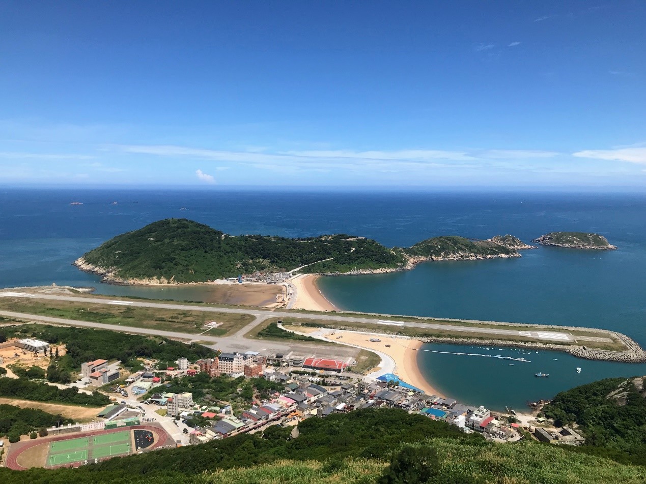 馬祖第一高峰~壁山遠眺列嶼山海一線(照片來源：楊小琪)