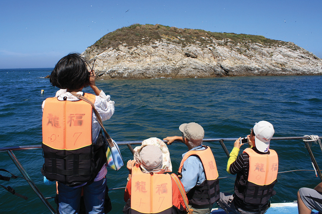 Please lower your voice when getting close to terns in conservation areas.